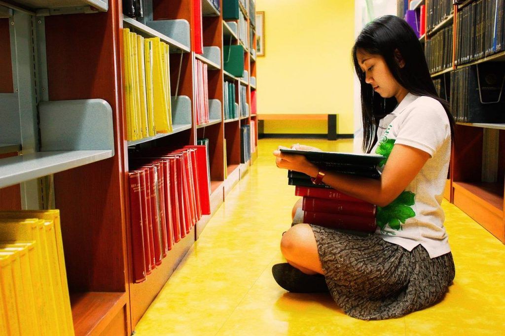 20 short quotes about books and reading