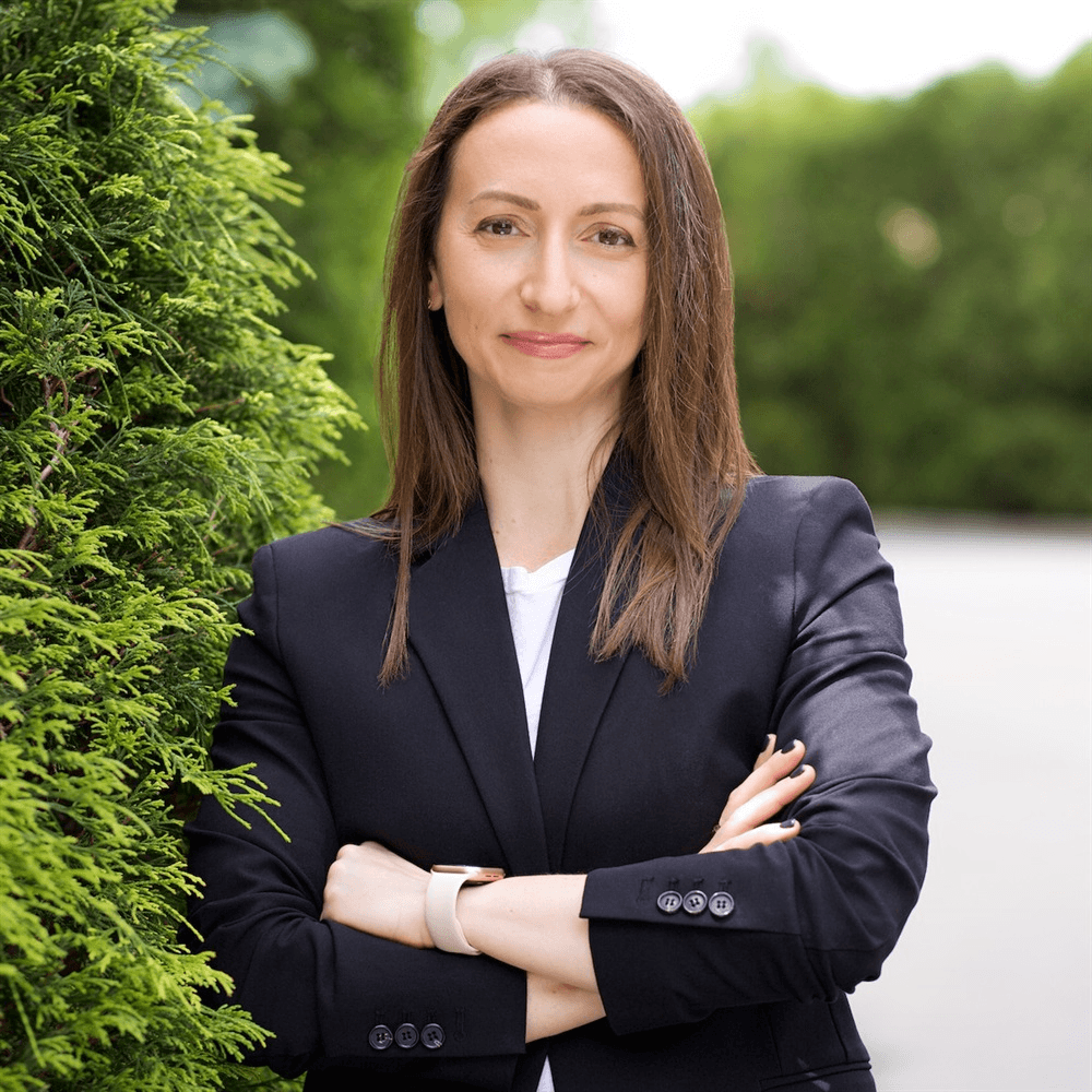 Author Polina Shkadron