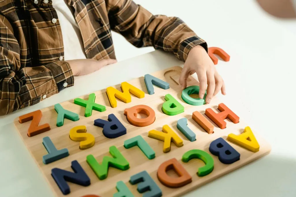 Phonics activity for kindergarten #3: Connecting letters with sounds