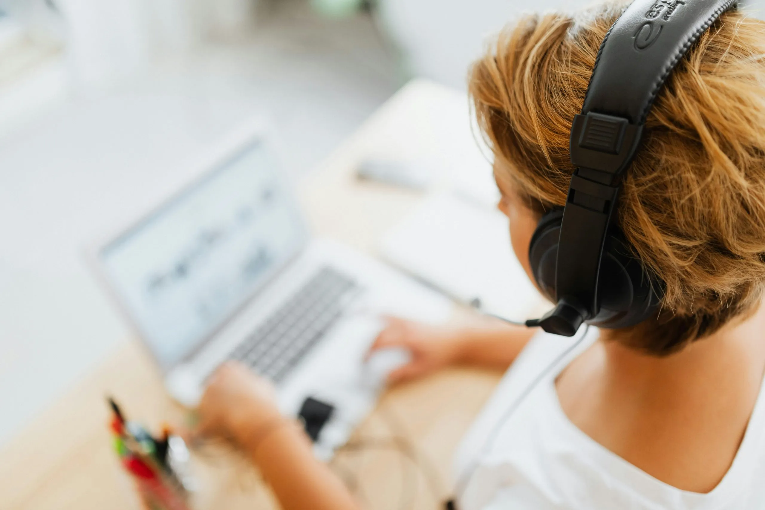 How to learn with ADHD? Minimize background noise and distractions